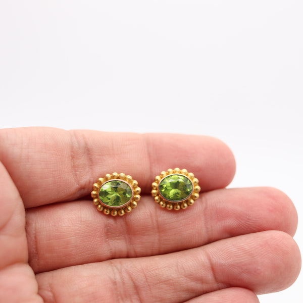 REINSTEIN ROSS Clips-On Earrings In Brushed 20Kt Yellow Gold With Peridots