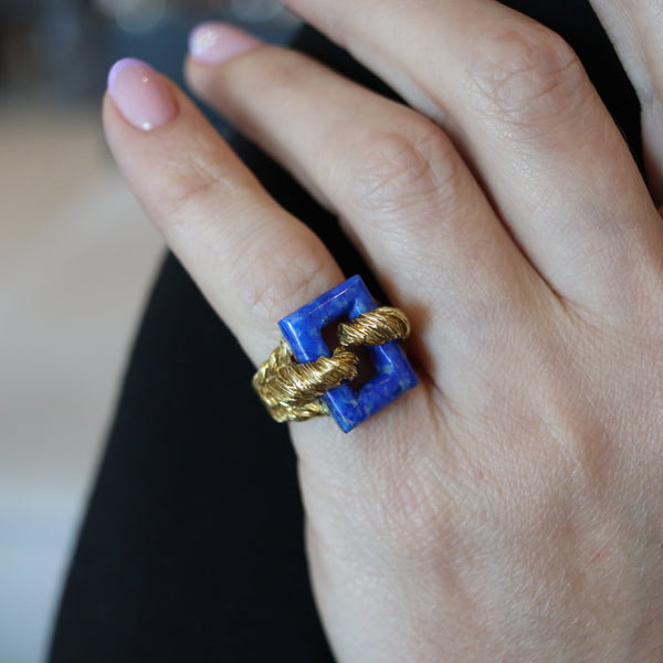 ITALIAN 1970 Twisted Modernist Ring In 18Kt Yellow Gold With Lapis Lazuli