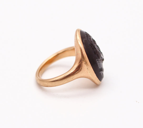 INTAGLIO 1900 Antique Signet Ring In 14Kt Yellow Gold With Carved Brown Agate