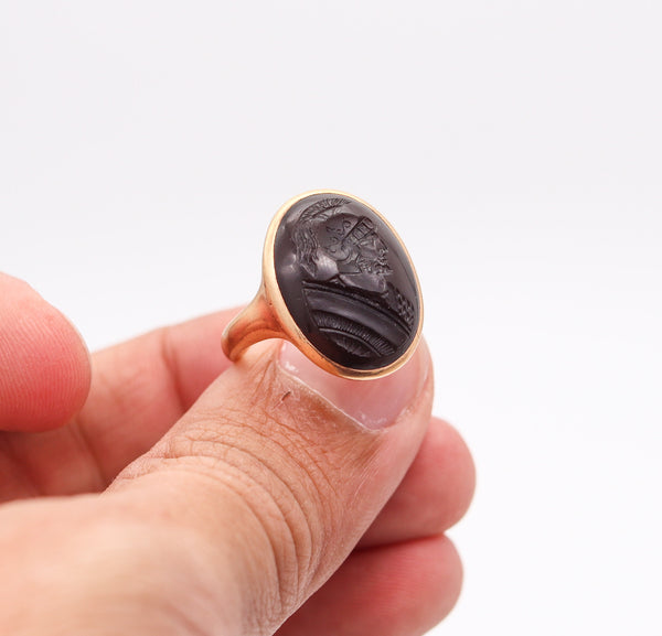 INTAGLIO 1900 Antique Signet Ring In 14Kt Yellow Gold With Carved Brown Agate