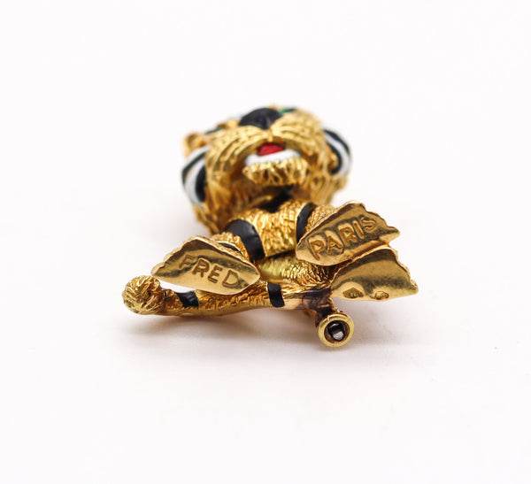 FRED PARIS 1970 Enameled Sauvage Lion Brooch In 18Kt Yellow Gold With Emeralds