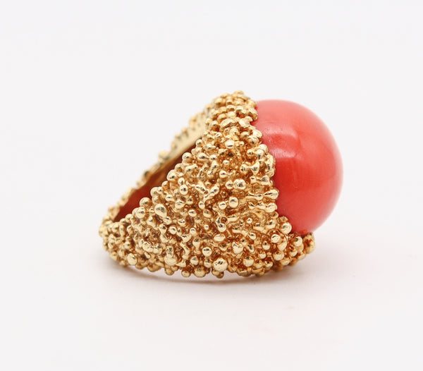 GREGORY MIKAELIAN 1970 Modernist Cocktail Ring In 18Kt Gold With Huge Coral