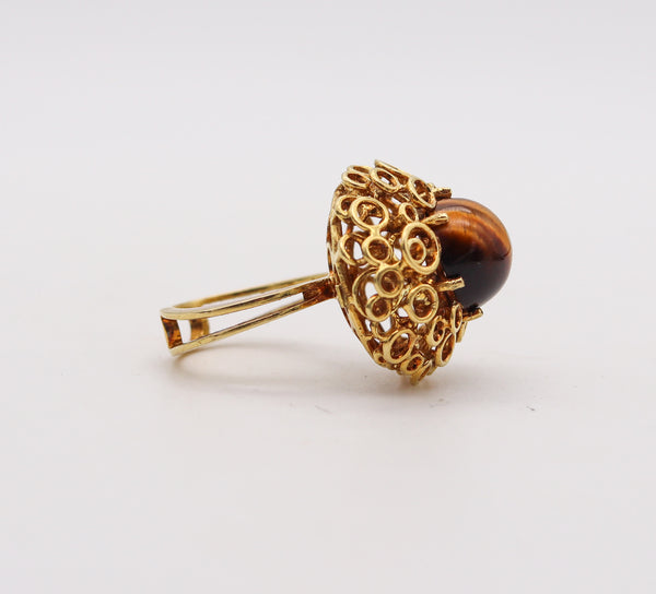 -Modernist 1970 Sculptural Cocktail Ring In 18Kt Gold With Tiger Eye