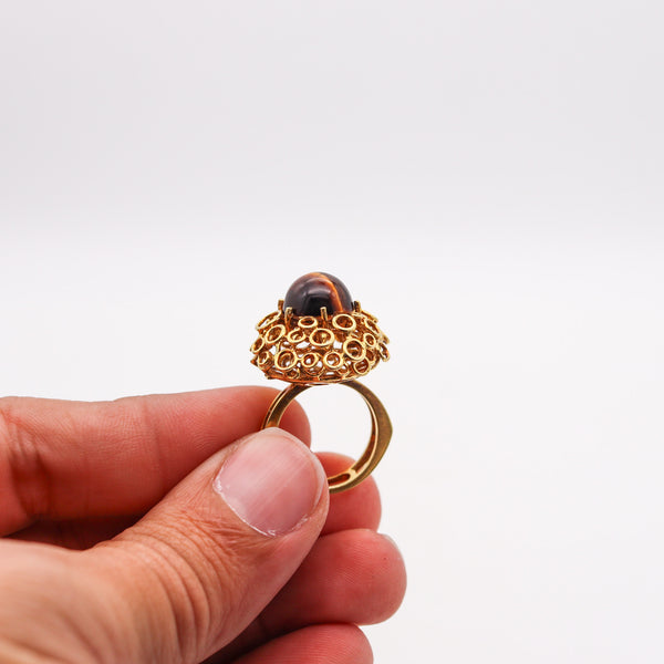 -Modernist 1970 Sculptural Cocktail Ring In 18Kt Gold With Tiger Eye