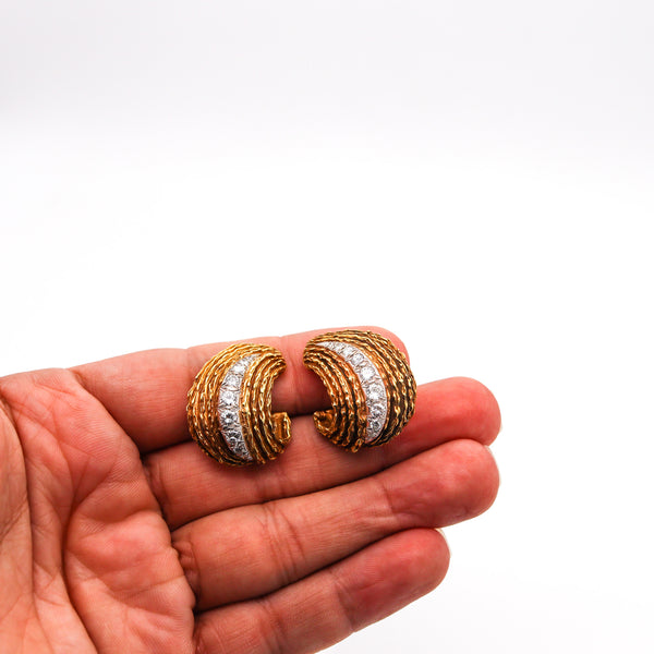 ERWIN PEARL 1970 Modernist Clips Earrings In 18Kt Gold With 1.66 Ctw Diamonds