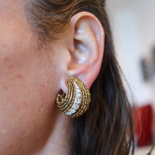 ERWIN PEARL 1970 Modernist Clips Earrings In 18Kt Gold With 1.66 Ctw Diamonds