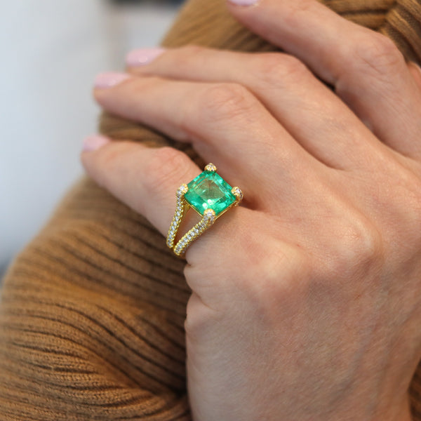 GIA CERTIFIED Cocktail Ring In 18Kt Gold With 6.58 Ctw In Emerald & Diamonds