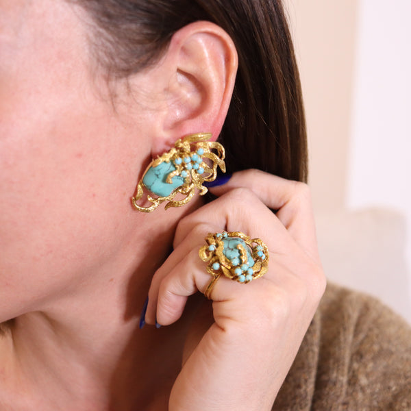 -Retro Modern 1960  Italian Free Form Cocktail Ring In 18Kt Gold With Turquoises