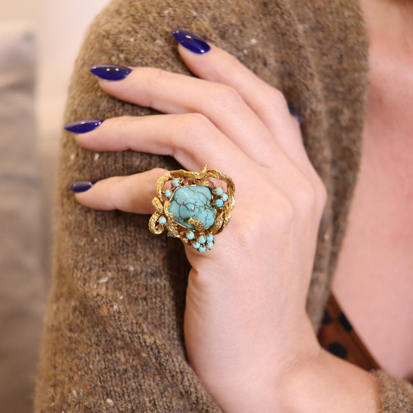 -Retro Modern 1960  Italian Free Form Cocktail Ring In 18Kt Gold With Turquoises