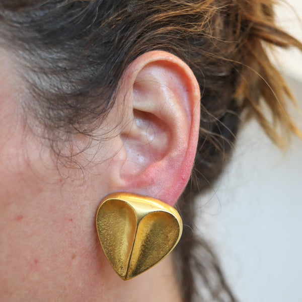 ZOLOTAS Greece Hearts Shaped Clips-On Earrings In Solid Hammered 22Kt Yellow Gold