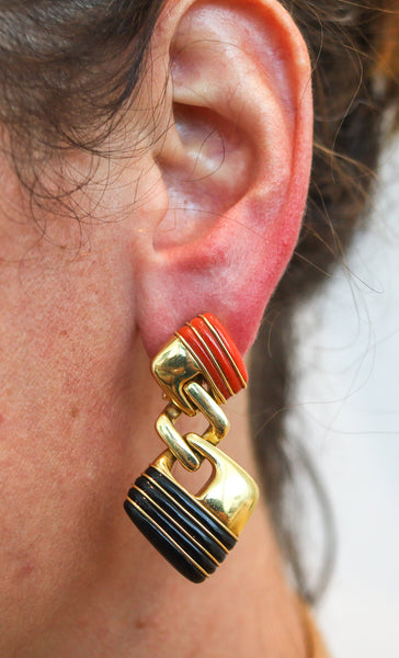 ROBERTO LEGNAZZI 1970 Dangle Drop Earrings In 18Kt Gold With Coral & Onyx