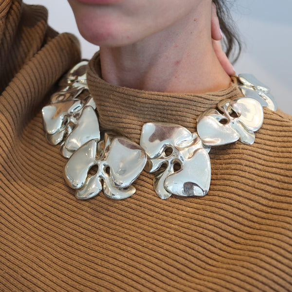 ANGELA CUMMINGS 1984 Rare Sculptural Orchids Necklace In .925 Sterling silver