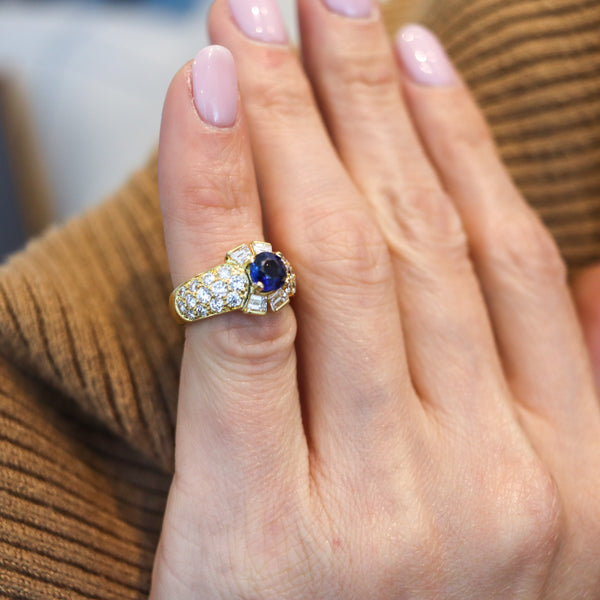 VAN CLEEF & ARPELS Cocktail Ring 18Kt Gold With 2.87 Ctw Diamonds Sapphire
