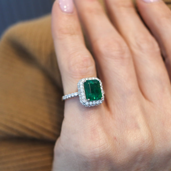 SHEFFIELD'S & SONS Cocktail Ring In 18Kt Gold With 4.00 Ctw In Emerald And Diamonds