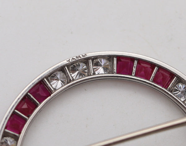 -Raymond Yard 1935 Art Deco Brooch In Platinum With 4.82 Ctw Rubies Diamonds