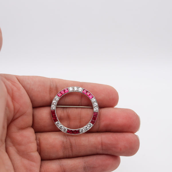 -Raymond Yard 1935 Art Deco Brooch In Platinum With 4.82 Ctw Rubies Diamonds