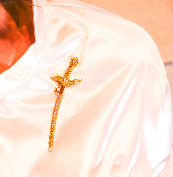 -Renaissance Revival 1880 Sword Jabot In 18Kt Gold With Demantoids And Diamonds