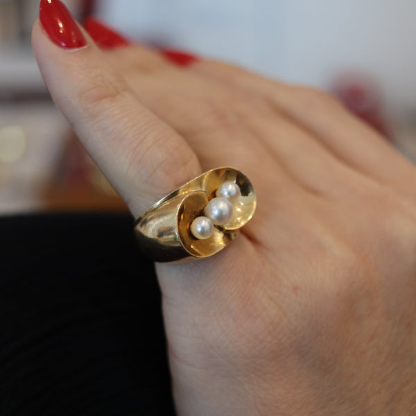 RAYMOND TEMPLIER 1960 Sculptural Ring In 18Kt Yellow Gold With Natural Pearls