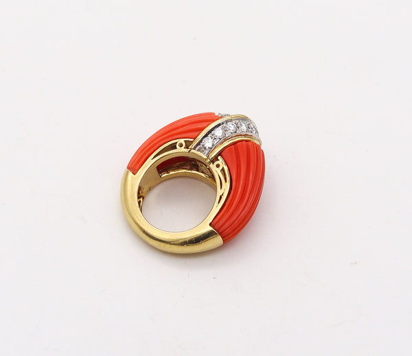 -Italian 1970 Modernist Cocktail Ring In 18Kt Gold With 21.60 Ctw In Diamonds Coral