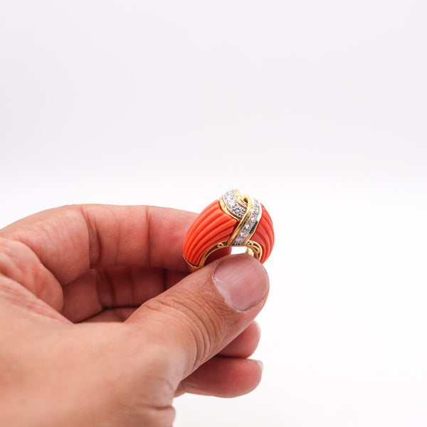 -Italian 1970 Modernist Cocktail Ring In 18Kt Gold With 21.60 Ctw In Diamonds Coral