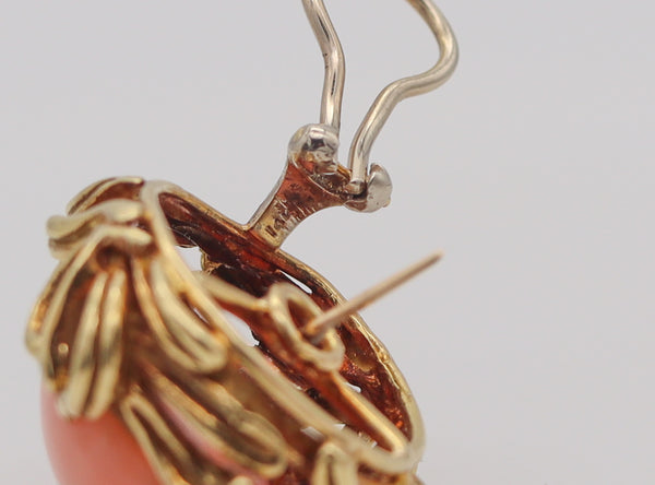 -Italian 1960 Mid Century Clips Earrings In 18Kt Yellow Gold With Salmon Coral