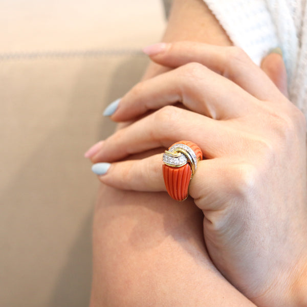 -Italian 1970 Modernist Cocktail Ring In 18Kt Gold With 21.60 Ctw In Diamonds Coral