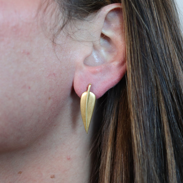 TIFFANY & CO. 1975 Angela Cummings Piume Leaves Earrings In 18Kt Yellow Gold