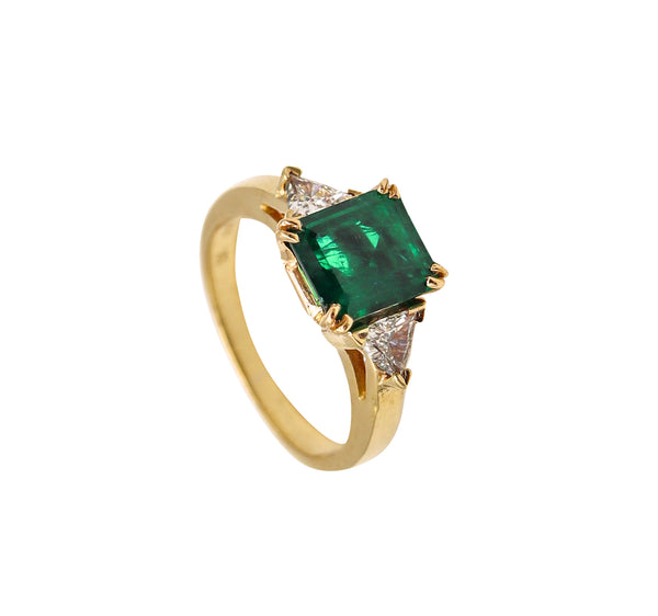 AGL CERTIFIED Classic Ring In 18Kt Gold With 2.52 Cts In Green Emerald & Diamonds