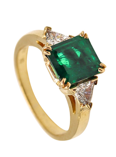 AGL CERTIFIED Classic Ring In 18Kt Gold With 2.52 Cts In Green Emerald & Diamonds