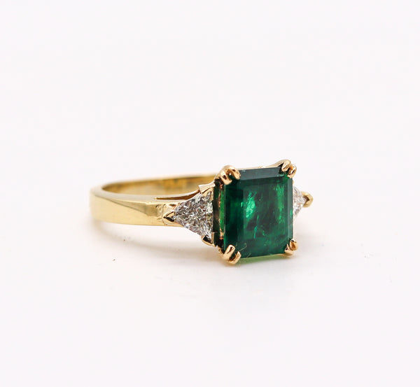 AGL CERTIFIED Classic Ring In 18Kt Gold With 2.52 Cts In Green Emerald & Diamonds
