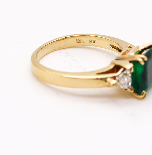 AGL CERTIFIED Classic Ring In 18Kt Gold With 2.52 Cts In Green Emerald & Diamonds