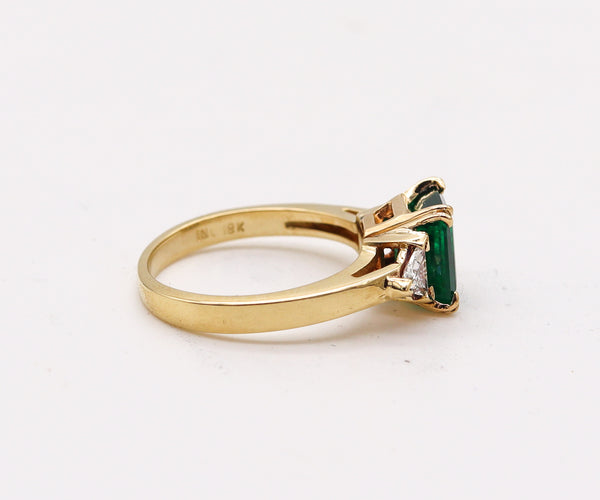 AGL CERTIFIED Classic Ring In 18Kt Gold With 2.52 Cts In Green Emerald & Diamonds