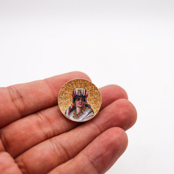 -Egyptian Revival 1880 Round Enameled Queen Brooch In 18Kt Gold With Diamond