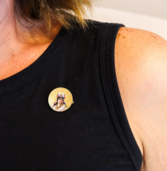 -Egyptian Revival 1880 Round Enameled Queen Brooch In 18Kt Gold With Diamond