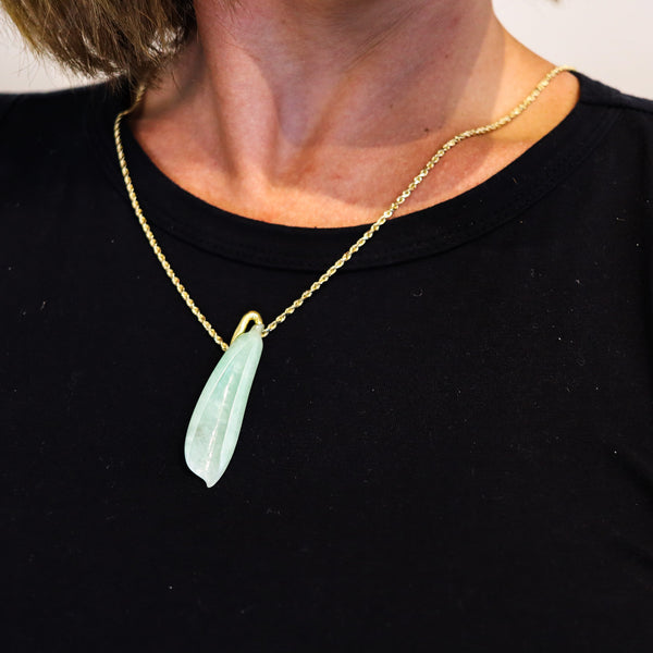 ANGELA CUMMINGS 1985 Bean Shaped Pendant Brooch In 18Kt Yellow Gold With Jadeite