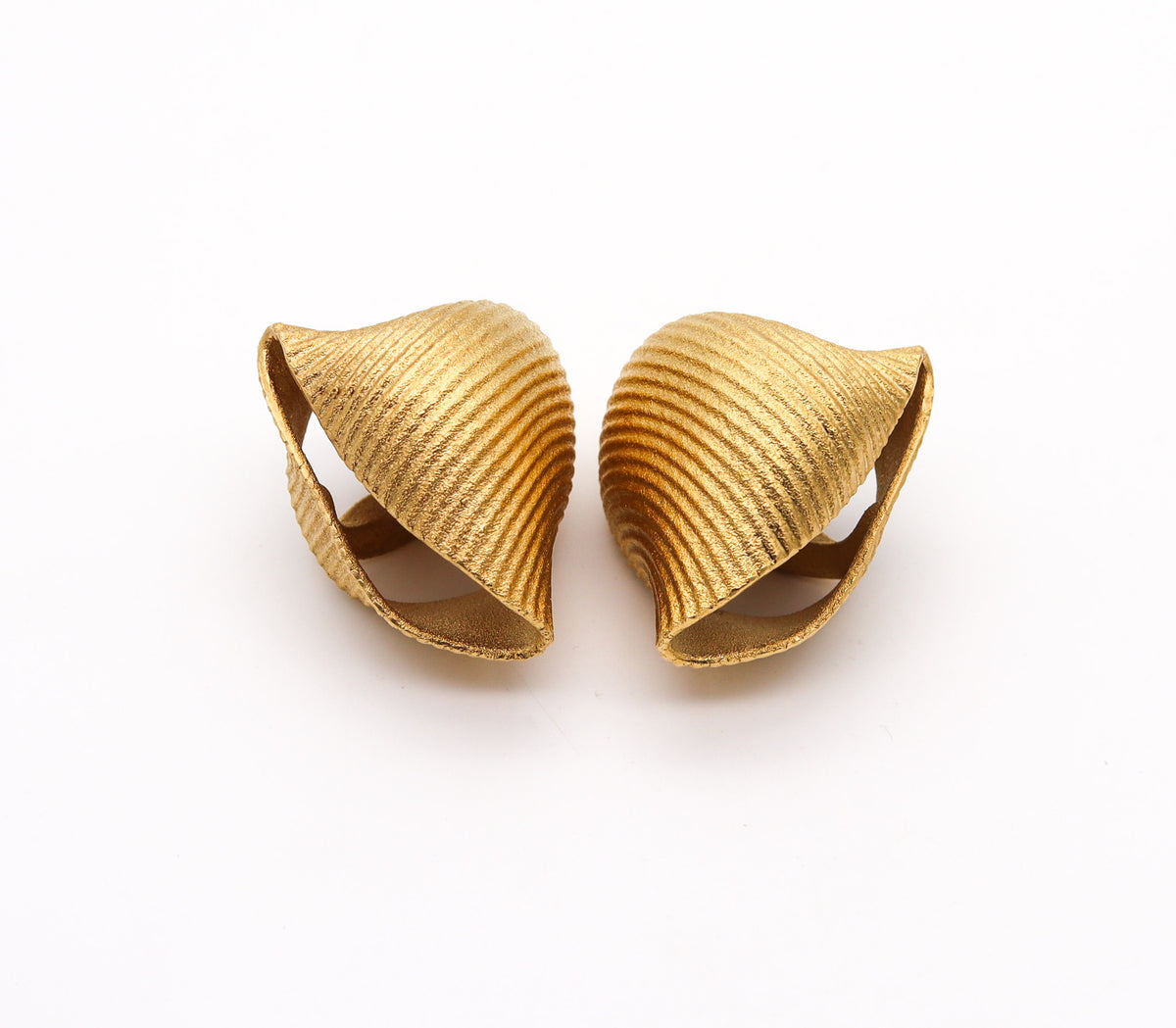 JAR PARIS Golden Clips On Earrings In 18Kt Yellow Gold and