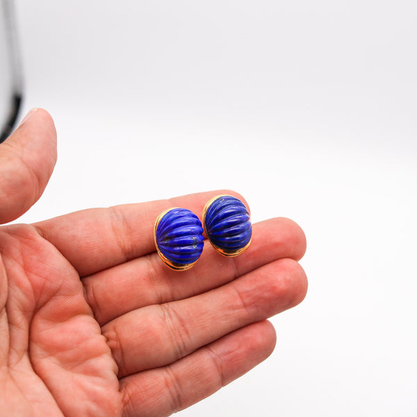 MODERNIST 1970 Italian Fluted Clips-On Earrings In 18Kt Gold With Lapis Lazuli