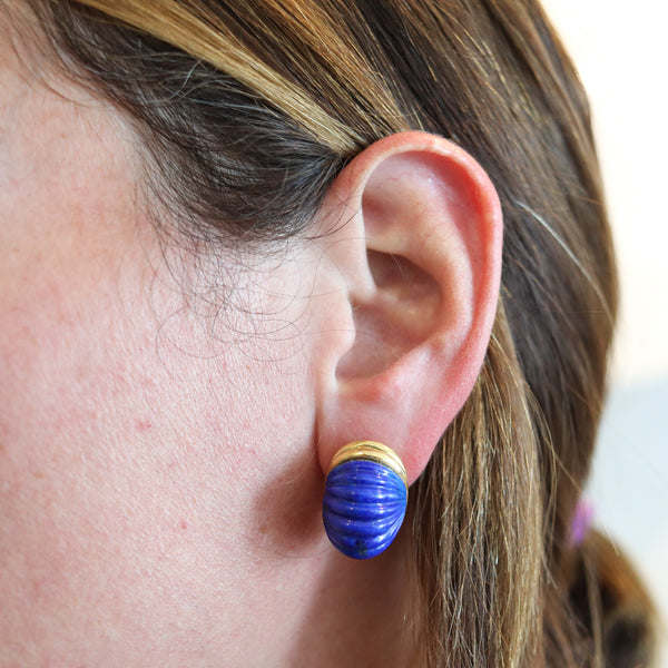 MODERNIST 1970 Italian Fluted Clips-On Earrings In 18Kt Gold With Lapis Lazuli