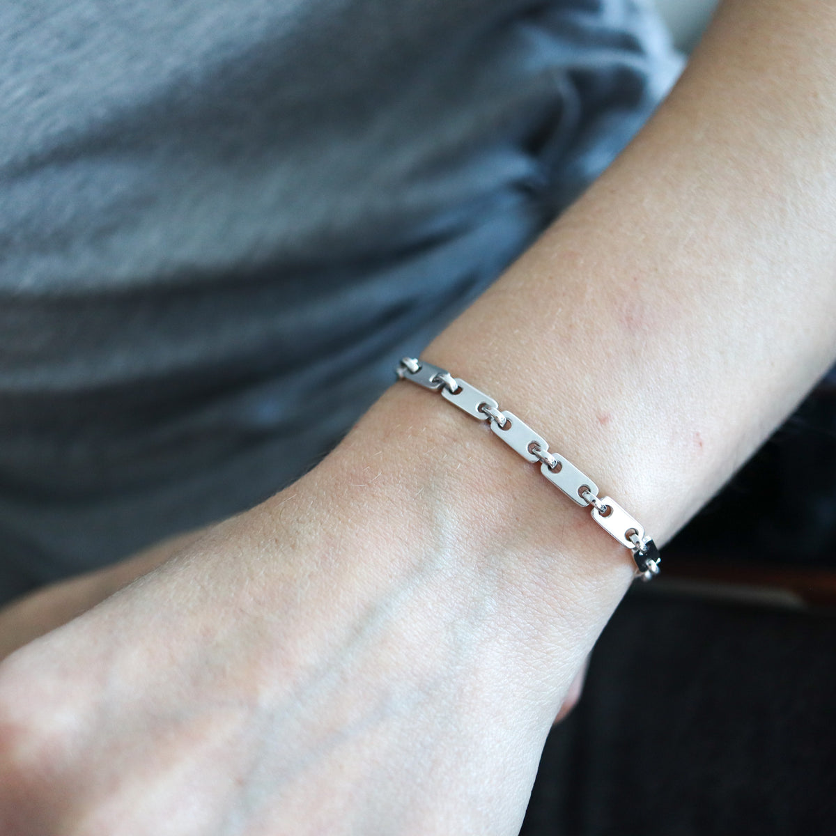 PRY GROUND シュウト011-PLATE-BRACELET CARTIER 1997 Figaro-Plaquette Unisex Bracelet With Key Charm In