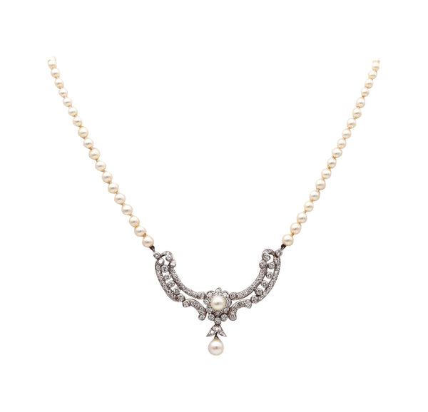 ART DECO 1935 Graduated Pearls Necklace In Platinum With 3.85 Ctw Diamonds