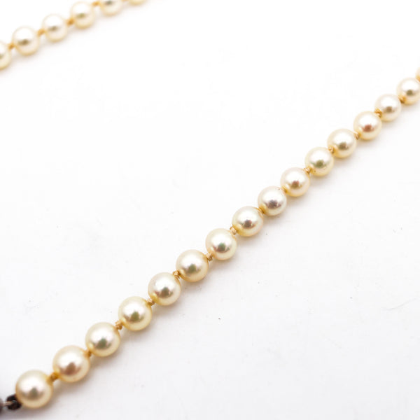 ART DECO 1935 Graduated Pearls Necklace In Platinum With 3.85 Ctw Diamonds