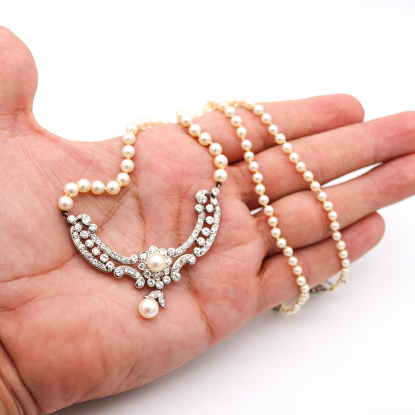 ART DECO 1935 Graduated Pearls Necklace In Platinum With 3.85 Ctw Diamonds