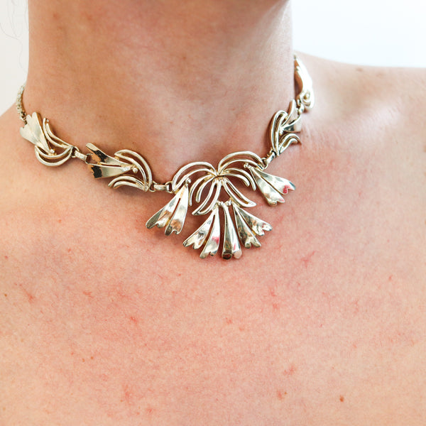 NORMAN BEL GEDDES 1950 Retro Modernist Necklace In Gilt Steel