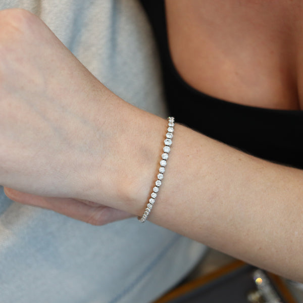 ART DECO 1930 Graduated Riviera Bracelet In Platinum With 5.18 Ctw Diamonds