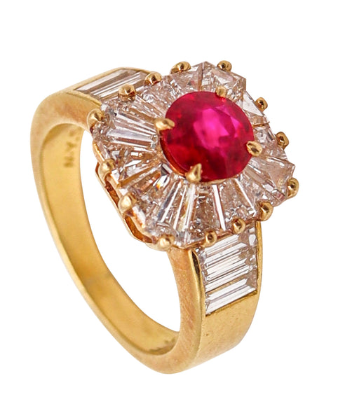 VAN CLEEF & ARPELS Cocktail Ring In 18Kt Gold With 3.42 Ctw Diamonds And Ruby