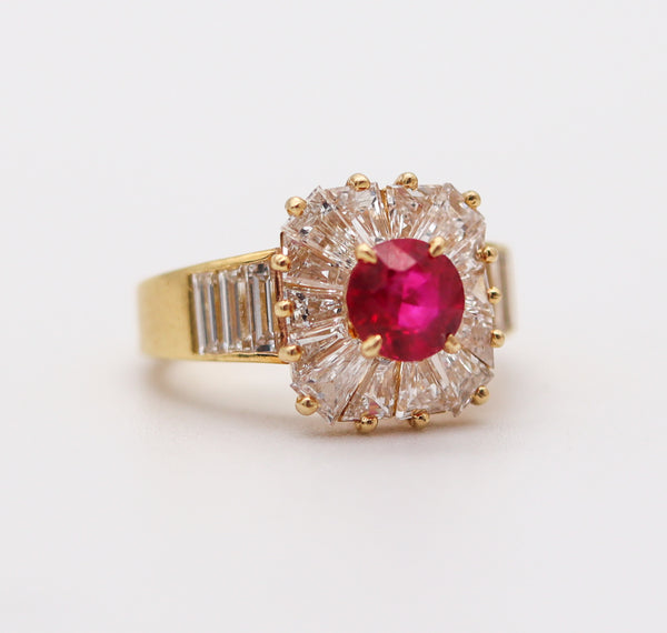 VAN CLEEF & ARPELS Cocktail Ring In 18Kt Gold With 3.42 Ctw Diamonds And Ruby