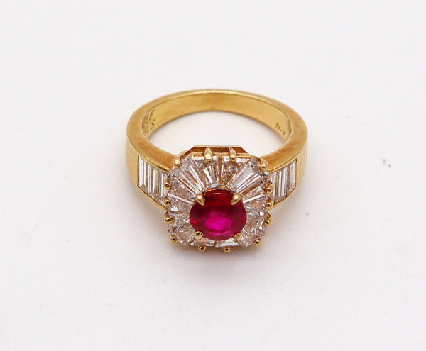 VAN CLEEF & ARPELS Cocktail Ring In 18Kt Gold With 3.42 Ctw Diamonds And Ruby