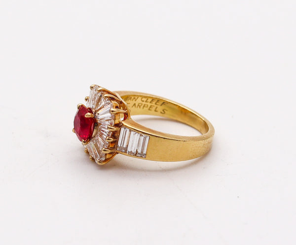 VAN CLEEF & ARPELS Cocktail Ring In 18Kt Gold With 3.42 Ctw Diamonds And Ruby