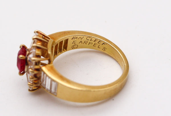 VAN CLEEF & ARPELS Cocktail Ring In 18Kt Gold With 3.42 Ctw Diamonds And Ruby