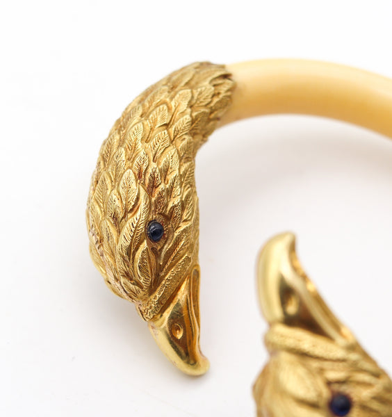 ITALIAN 1950 Eagles Retro Modernist Bracelet In 18Kt Yellow Gold With Blue Sapphires